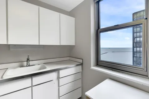 $189,000 | 253 East Delaware Place, Unit 22B, Chicago, IL 60611