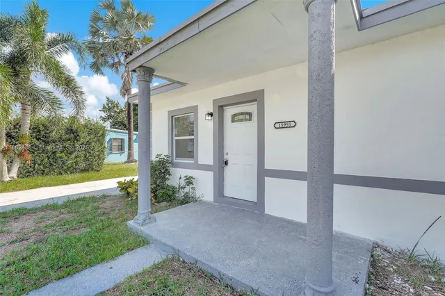 a view of a house with a yard and plants