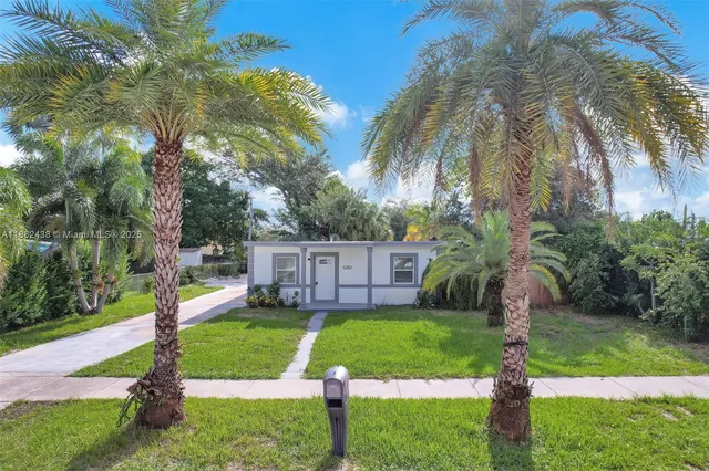 a view of a house with a small yard