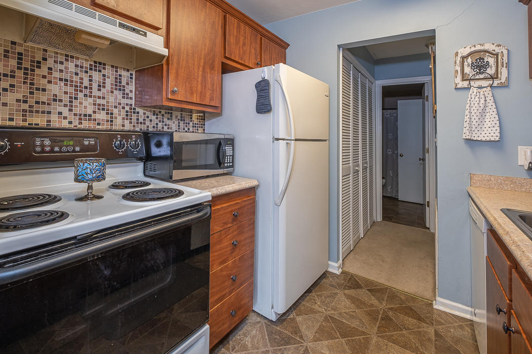 3327 Forest Ridge Road Roanoke, VA 24018 - Photo 11 of 31 a kitchen with a stove and a refrigerator