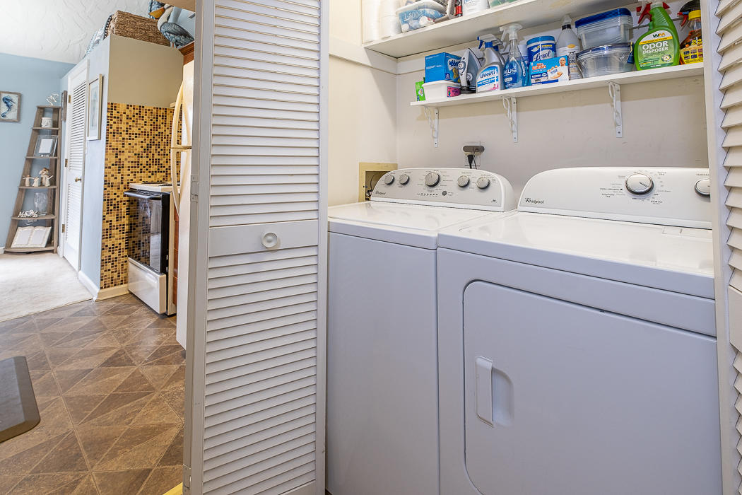 3327 Forest Ridge Road Roanoke, VA 24018 - Photo 12 of 31 a utility room with dryer and washer