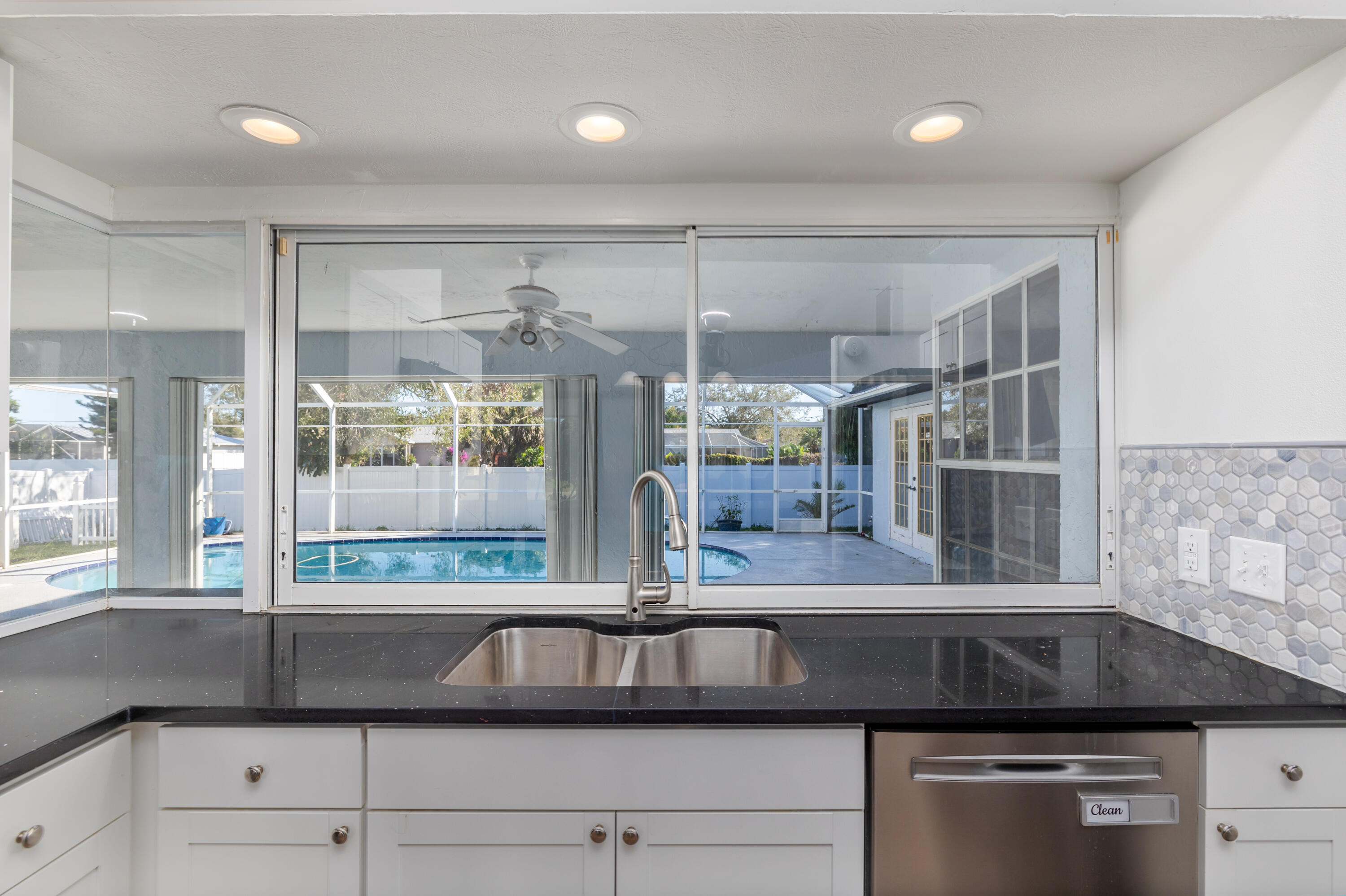 2349 Southeast Pinero Road Port St. Lucie, FL 34952 - Photo 18 of 54 Kitchen / Bay window