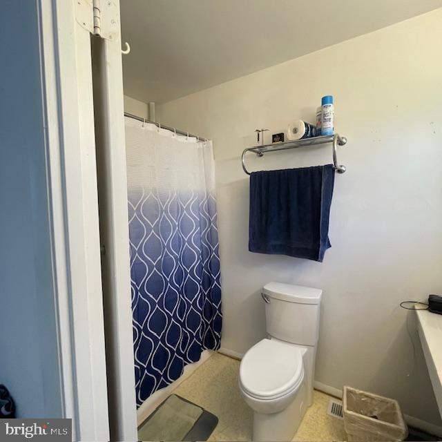 18812 Jade Court Gaithersburg, MD 20879 - Photo 17 of 32 a bathroom with a toilet and shower