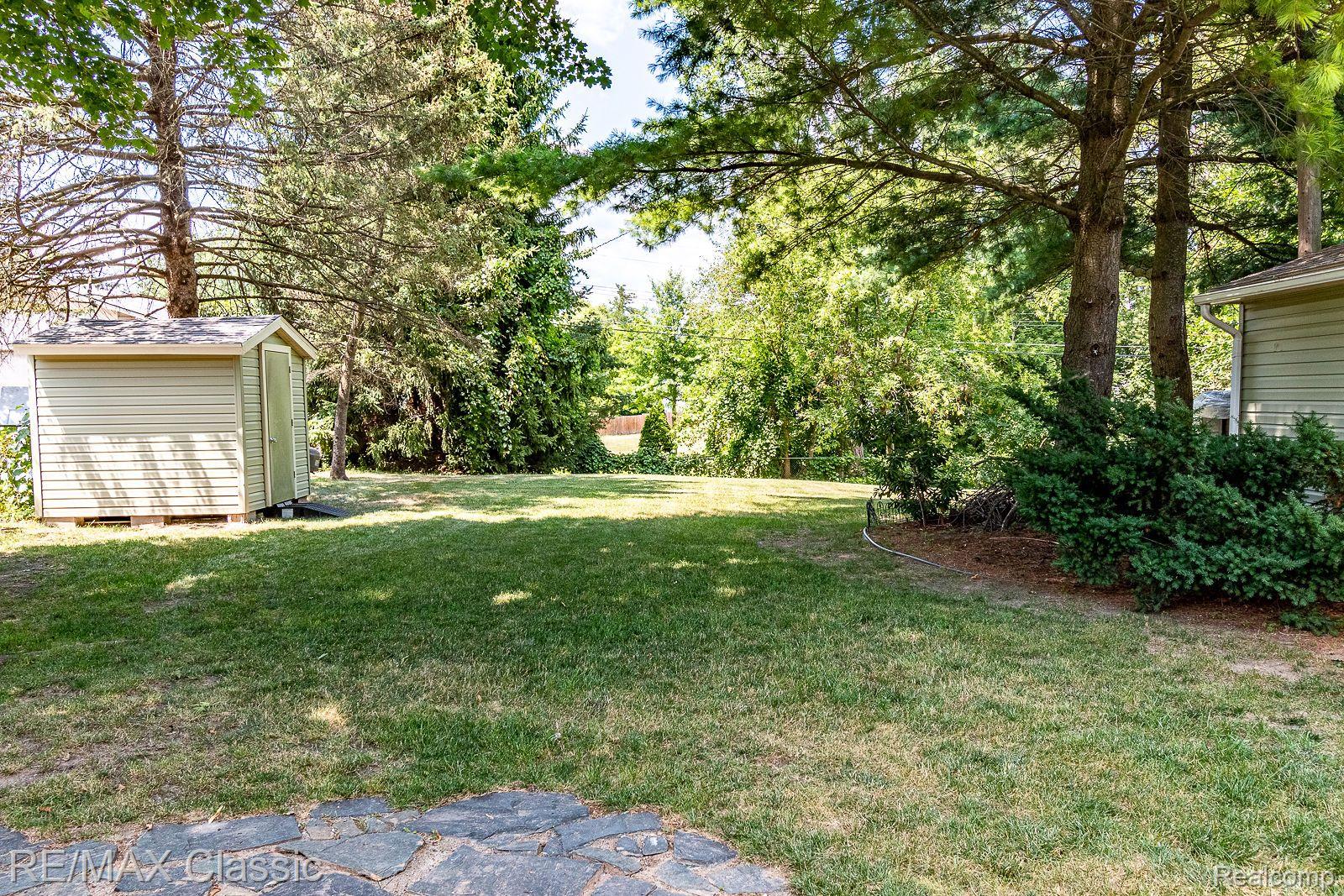 1833 Scheifle Road Walled Lake, MI 48390 - Photo 28 of 31 Gallery Image 28