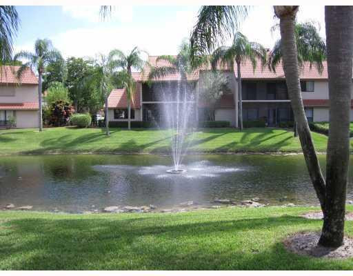 5641 Coach House Circle, Unit B Boca Raton, FL 33486 - Photo 4 of 8 View