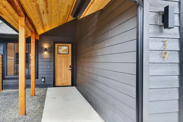 $949,900 | 39 Rebecca Lane, Nordman, ID 83848