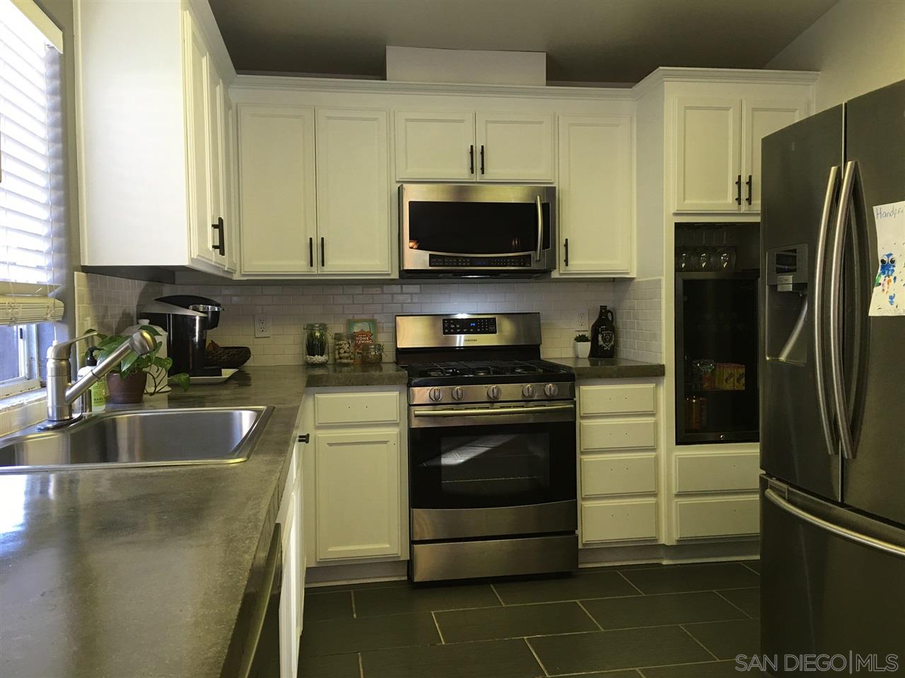 535 Summit Avenue Fallbrook, CA 92028 - Photo 5 of 23