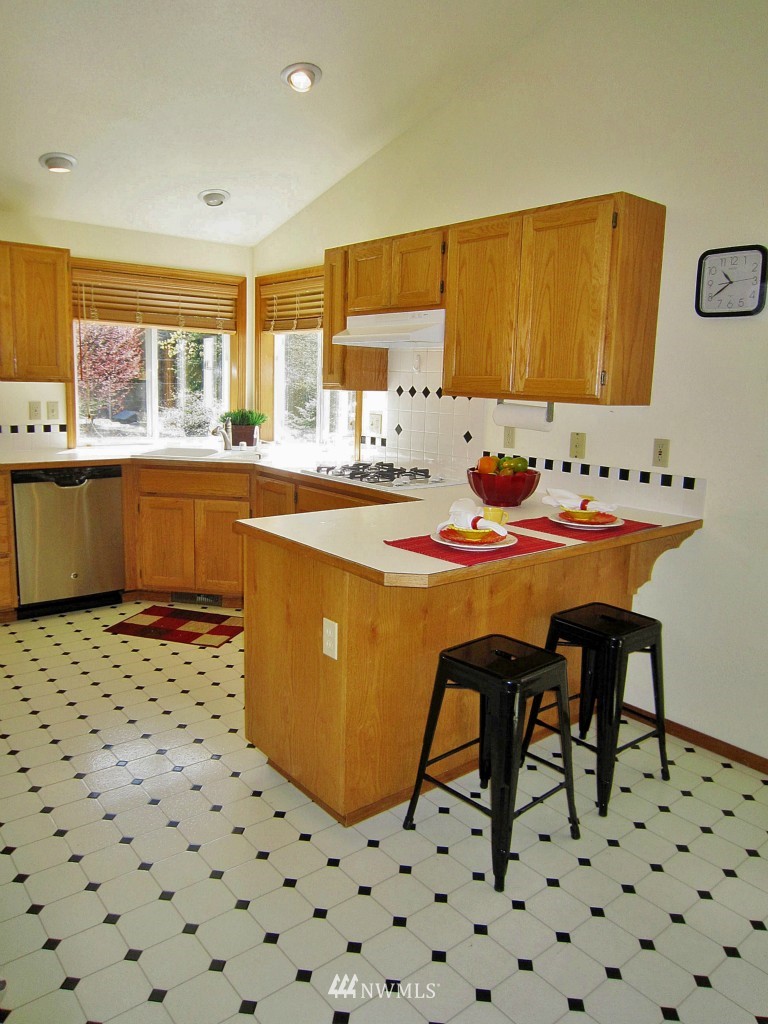 5144 Kinney Road Southwest Olympia, WA 98512 - Photo 12 of 25 Gallery Image 12