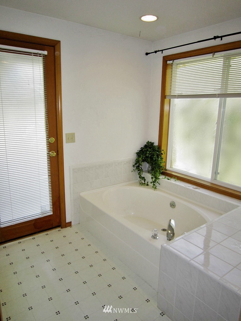 5144 Kinney Road Southwest Olympia, WA 98512 - Photo 16 of 25 Gallery Image 16
