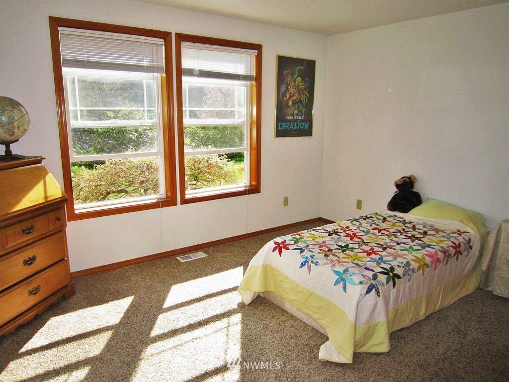 5144 Kinney Road Southwest Olympia, WA 98512 - Photo 17 of 25 Gallery Image 17