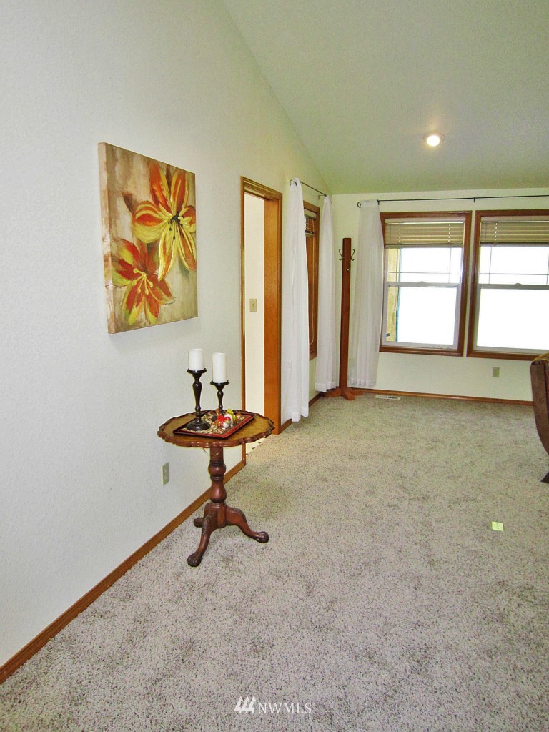 5144 Kinney Road Southwest Olympia, WA 98512 - Photo 6 of 25 Gallery Image 6
