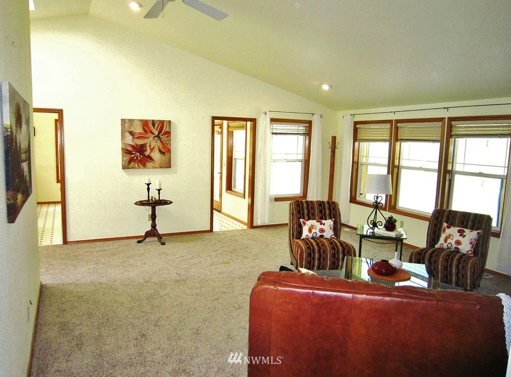 5144 Kinney Road Southwest Olympia, WA 98512 - Photo 7 of 25 Gallery Image 7