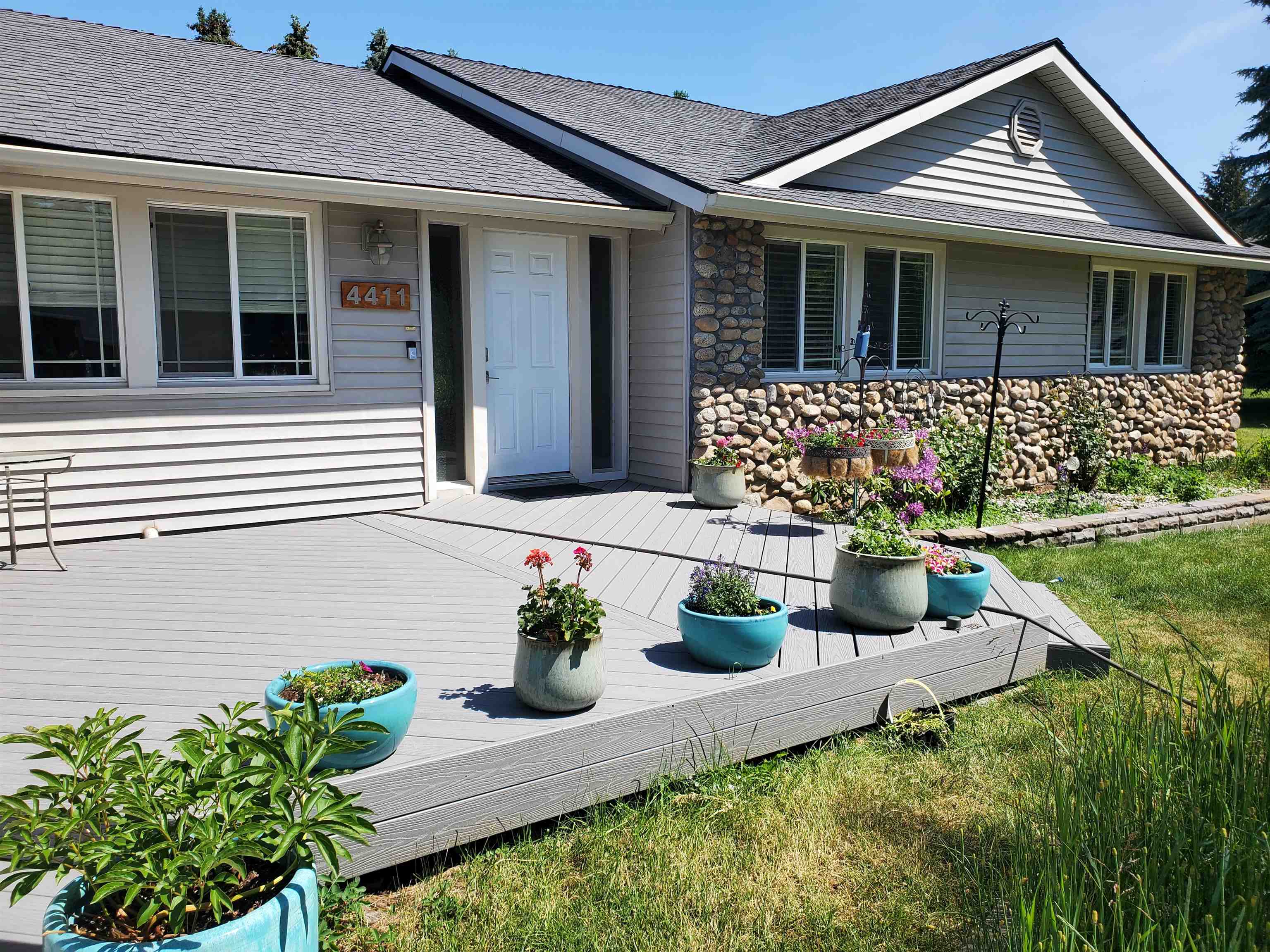 4411 South Mamer Road Spokane, WA 99206 - Photo 2 of 44