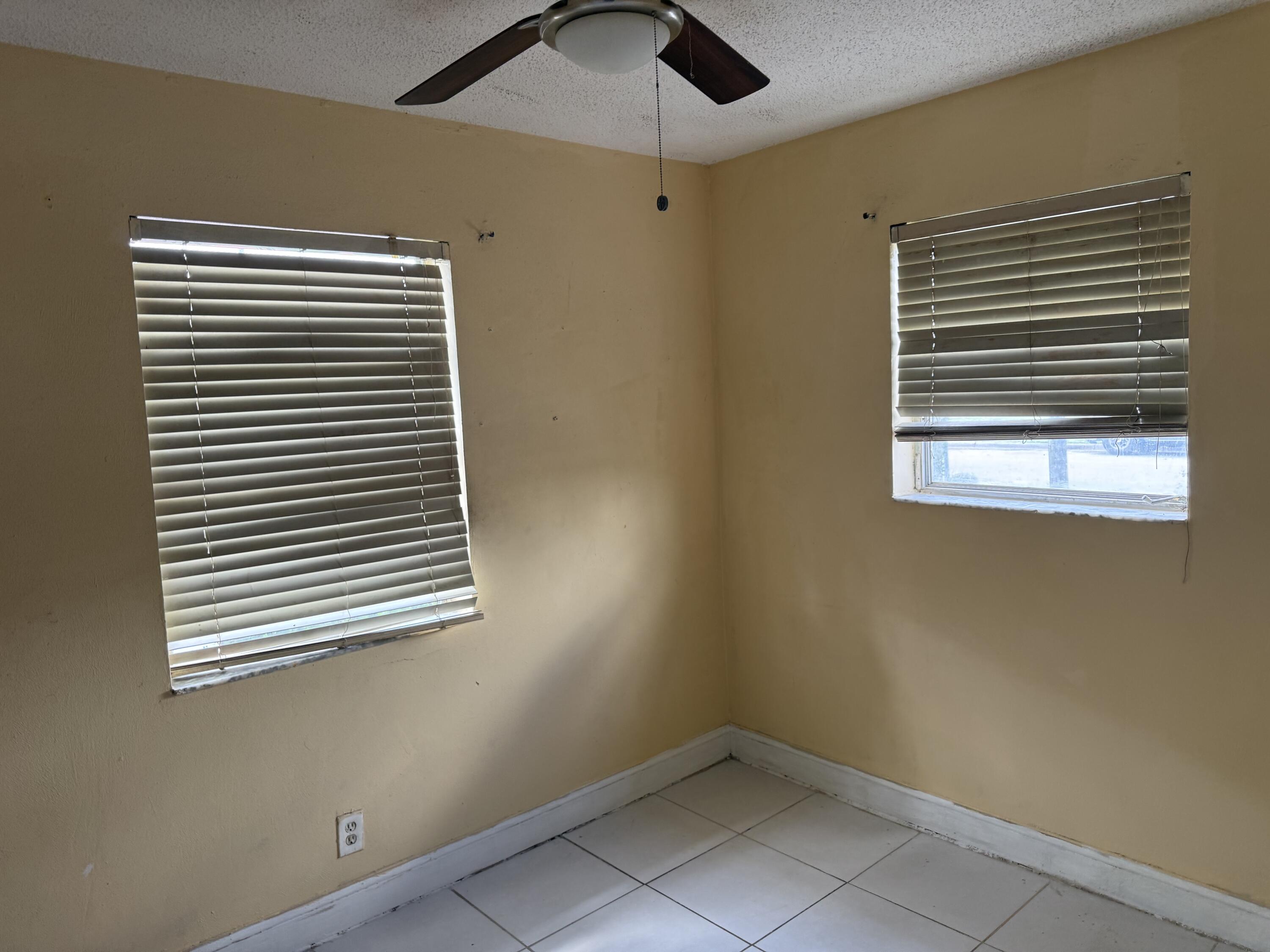 1676 West 10th Street Riviera Beach, FL 33404 - Photo 8 of 13 IMG_0904