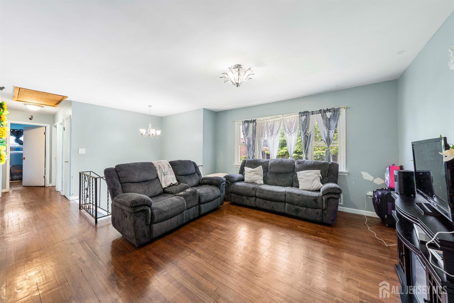 207 Phillips Road Somerset, NJ 08873 - Photo 5 of 20 Gallery Image 5