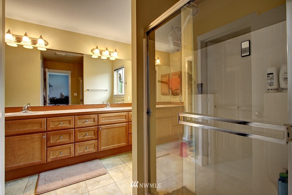 16908 166th Place Southeast Renton, WA 98058 - Photo 14 of 24