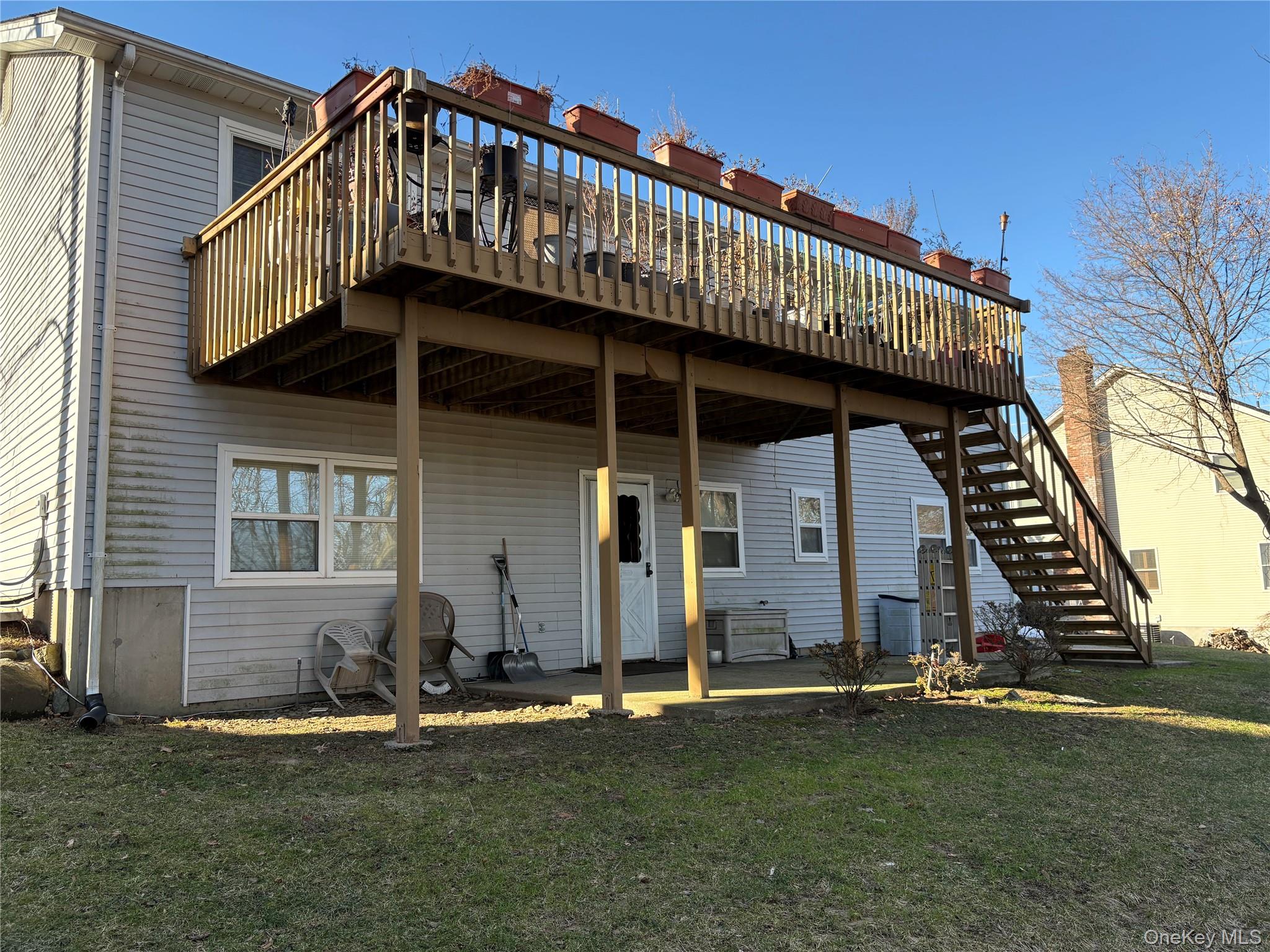 9 Rakentine Lane Garnerville, NY 10923 - Photo 2 of 2 a front view of a house