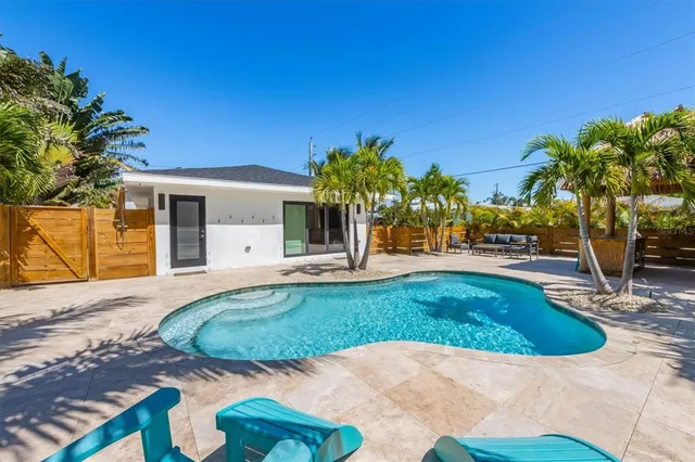 a view of a house with backyard