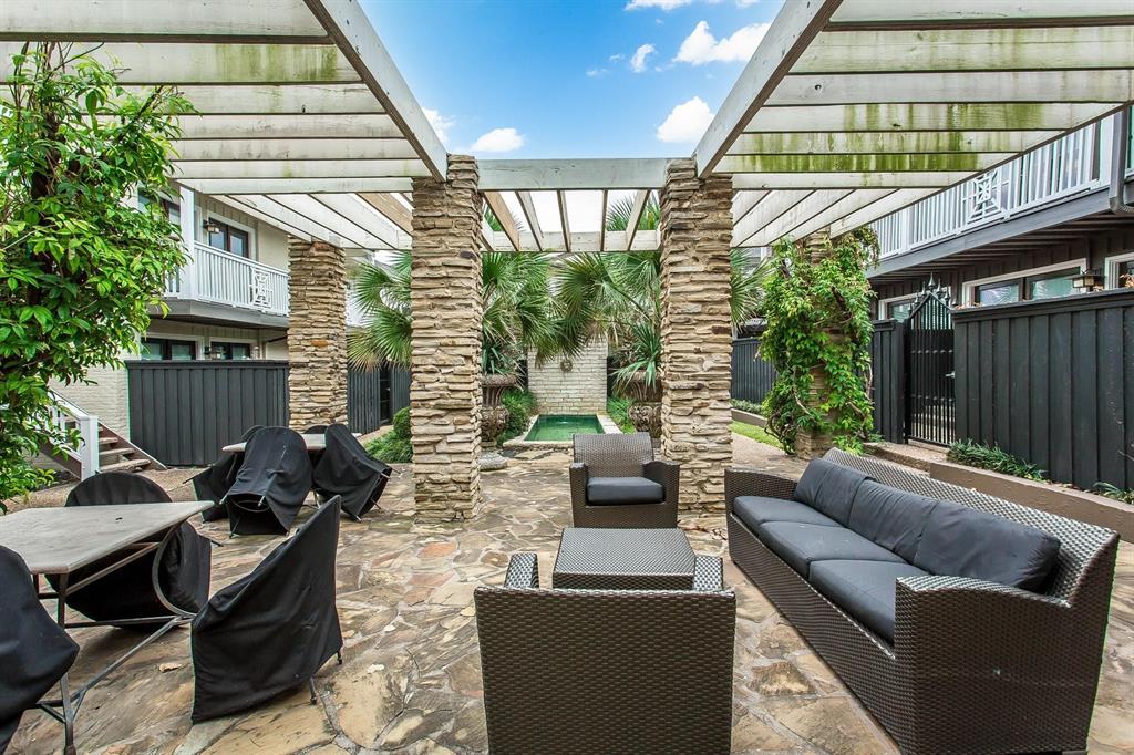 5934 Sandhurst Lane, Unit 207 Dallas, TX 75206 - Photo 23 of 31 a outdoor living space with furniture