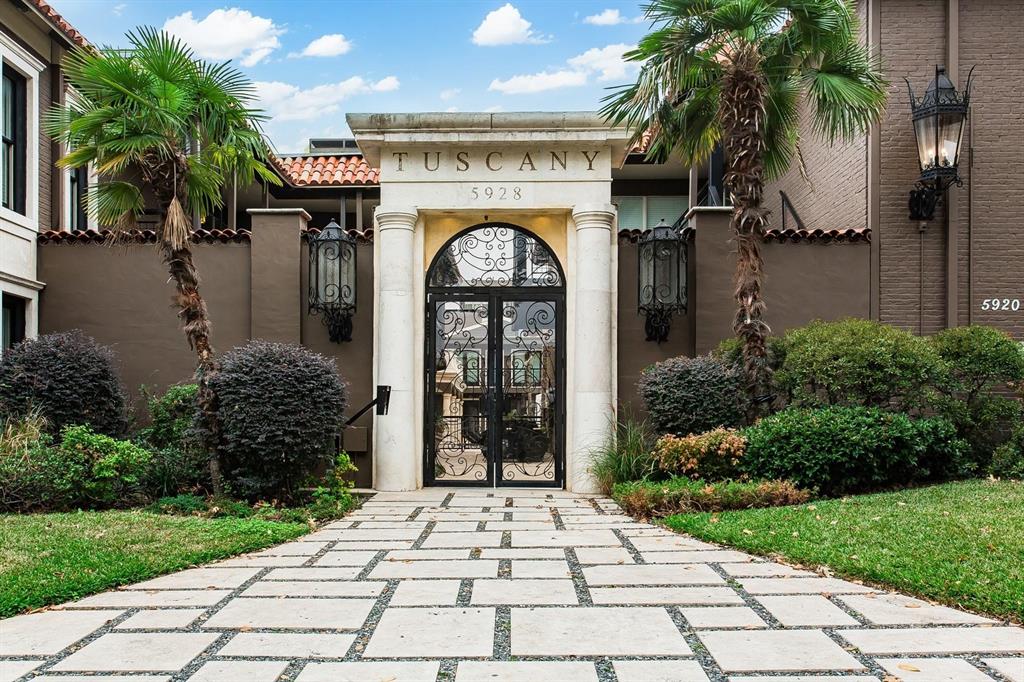 5934 Sandhurst Lane, Unit 207 Dallas, TX 75206 - Photo 30 of 31 a front view of a house with garden