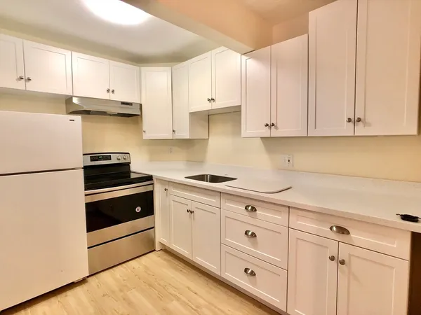 $2,350 | 804 Centre Street, Unit 5, Boston, MA 02130