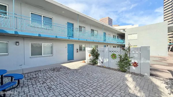 $899 | 44 East Roanoke Avenue, Unit 8, Phoenix, AZ 85012