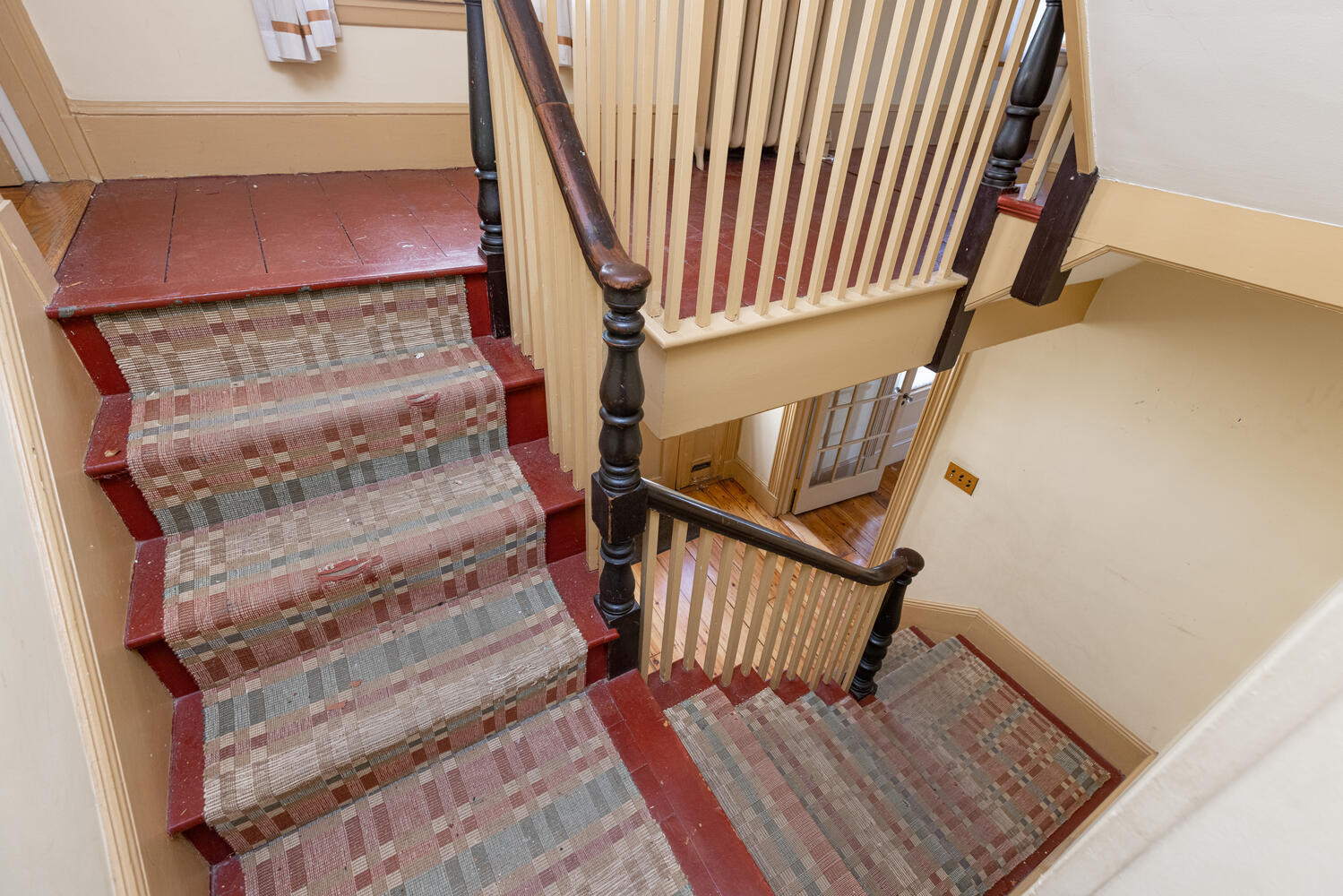 82 High Street Portland, ME 04101 - Photo 27 of 29 Staircase