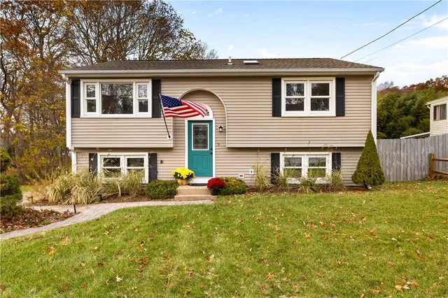 $425,000 | 5 Ichabod Lane, Westerly, RI 02891
