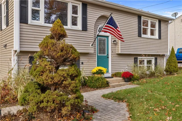$425,000 | 5 Ichabod Lane, Westerly, RI 02891
