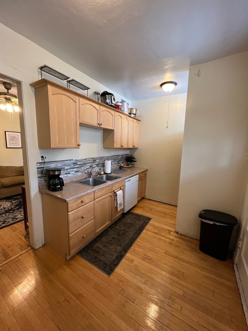 1516 West Addison Street, Unit 1W Chicago, IL 60613 - Photo 12 of 14