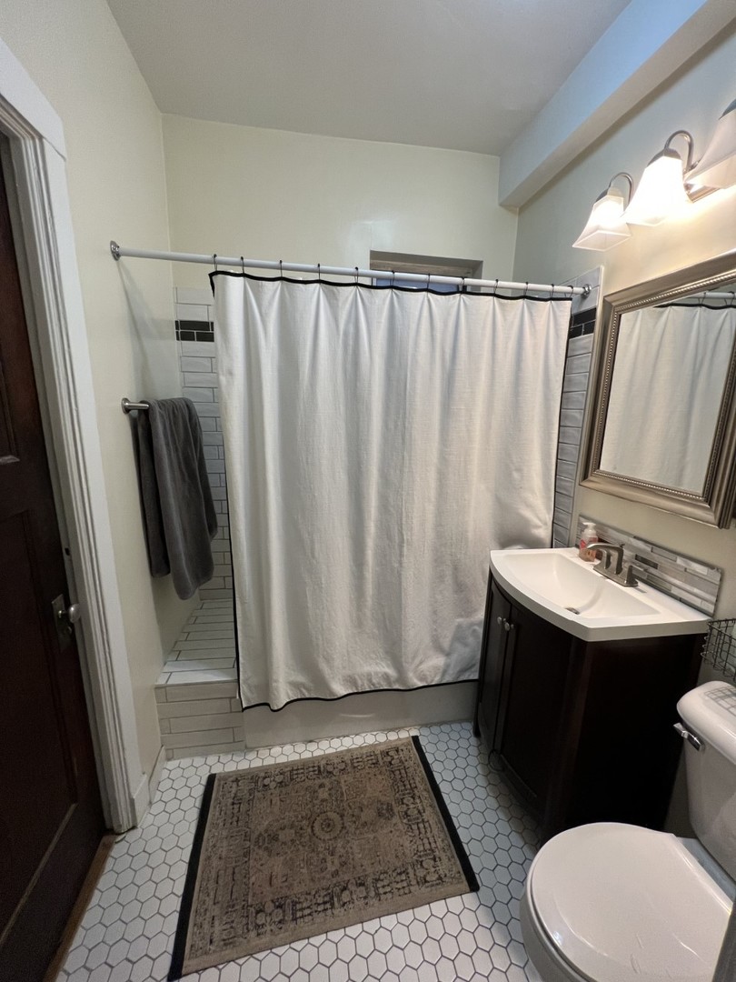 1516 West Addison Street, Unit 1W Chicago, IL 60613 - Photo 6 of 14