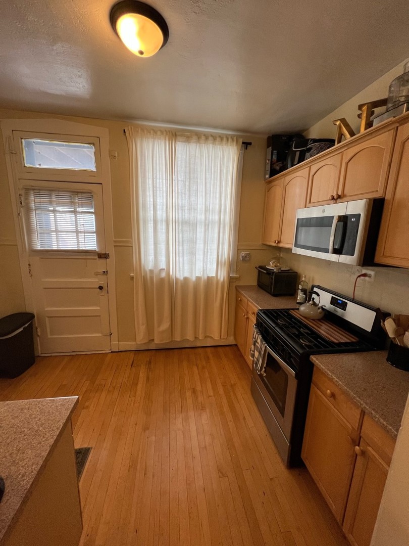 1516 West Addison Street, Unit 1W Chicago, IL 60613 - Photo 9 of 14