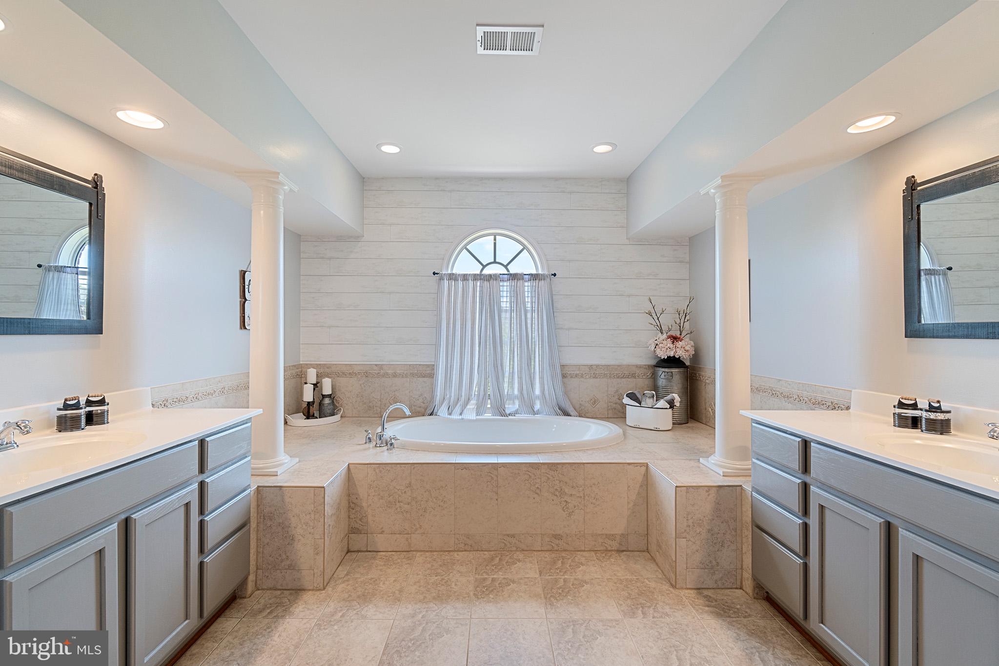 4650 Spring Run Road Warrenton, VA 20187 - Photo 25 of 58 Primary Bathroom with Soaking Tub