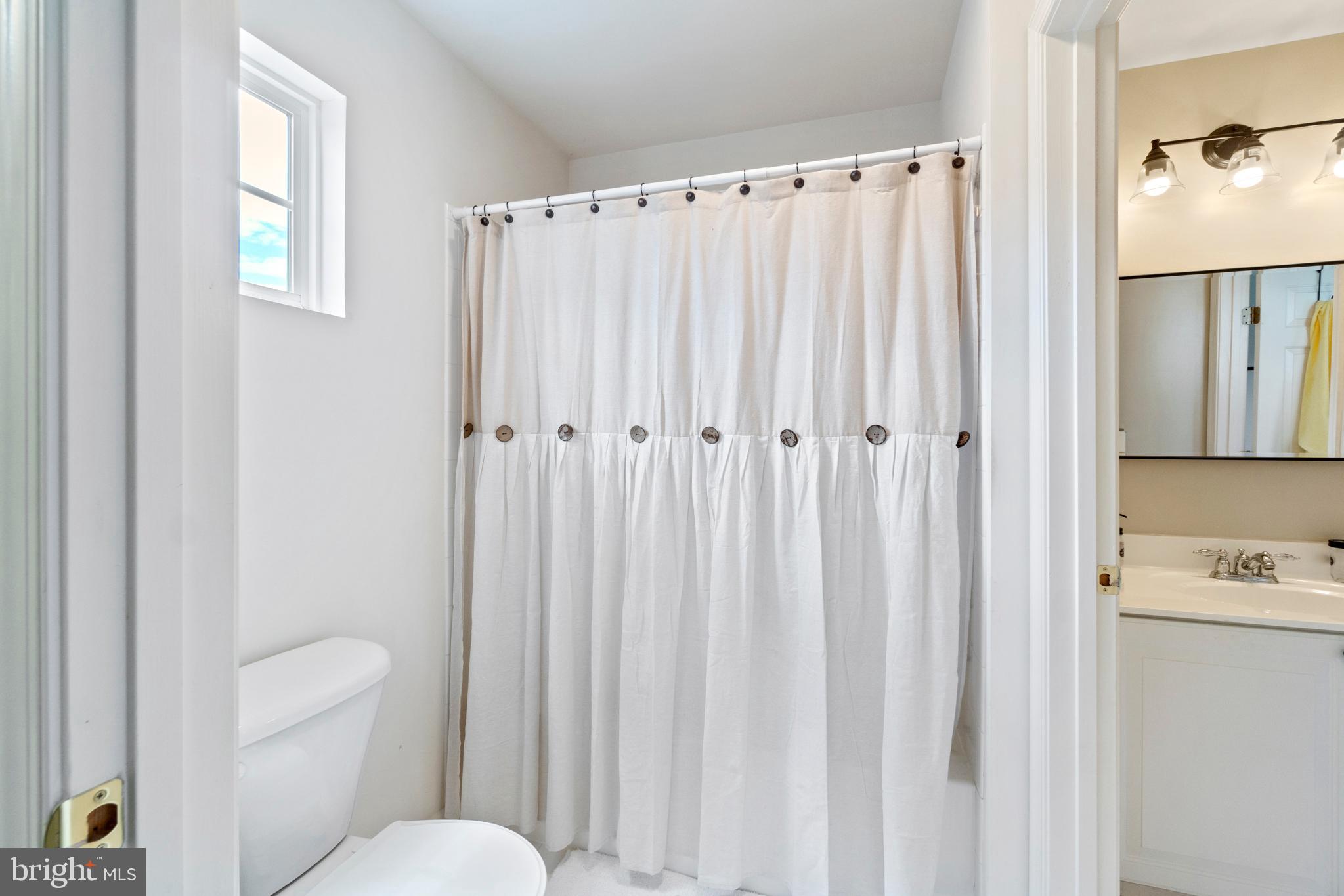 4650 Spring Run Road Warrenton, VA 20187 - Photo 36 of 58 Jack & Jill Bathroom 3