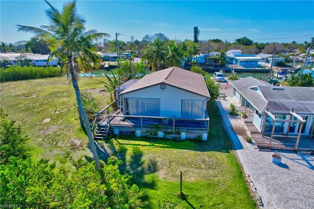 $899,000 | 105 Bayshore Way, Goodland, FL 34140