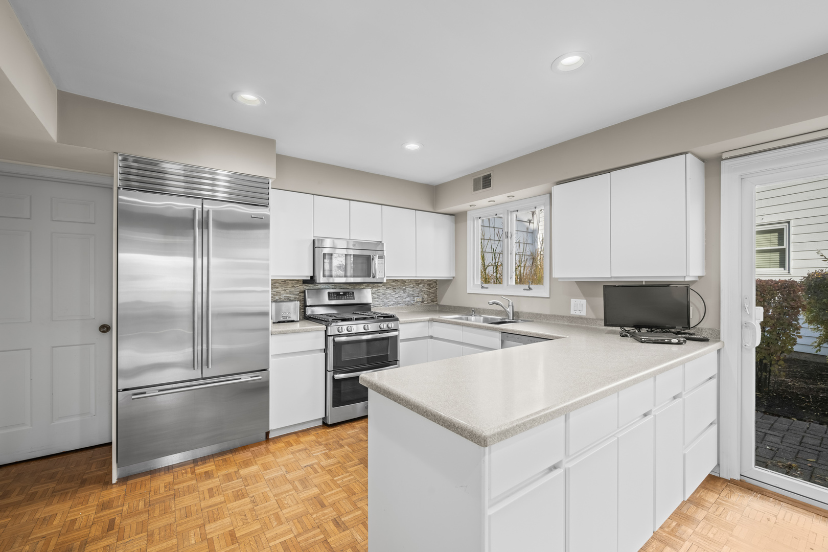 145 Rivershire Lane Lincolnshire, IL 60069 - Photo 7 of 25