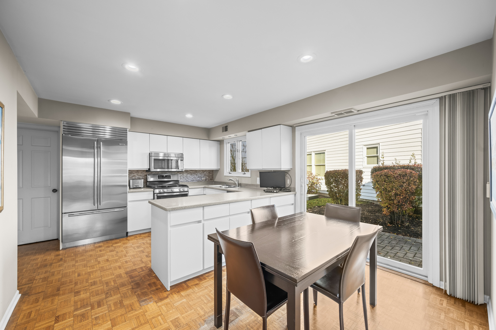 145 Rivershire Lane Lincolnshire, IL 60069 - Photo 9 of 25