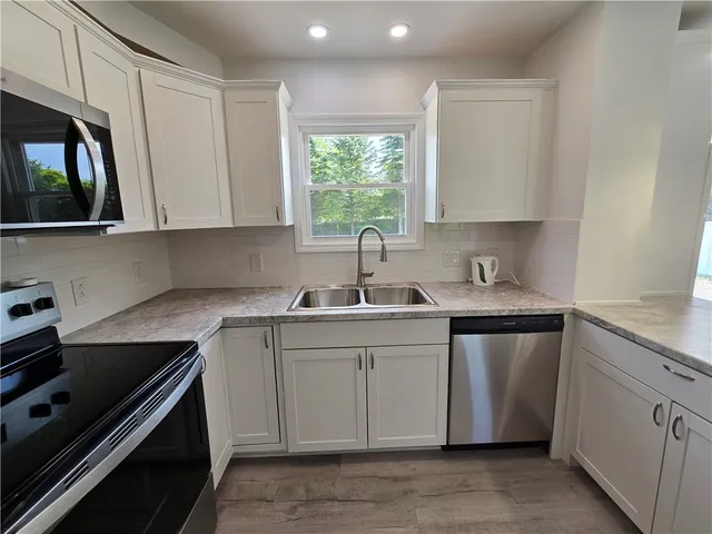 $2,600 | 51 Grangerford Heights, Henrietta, NY 14586