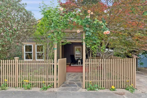 $1,100,000 | 236 Powell Avenue, Healdsburg, CA 95448