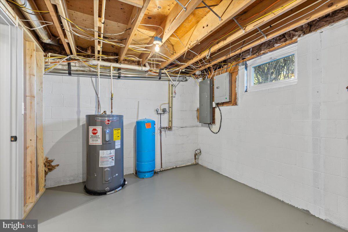 34358 Bloomfield Road Bluemont, VA 20135 - Photo 42 of 53 Utility and storage room