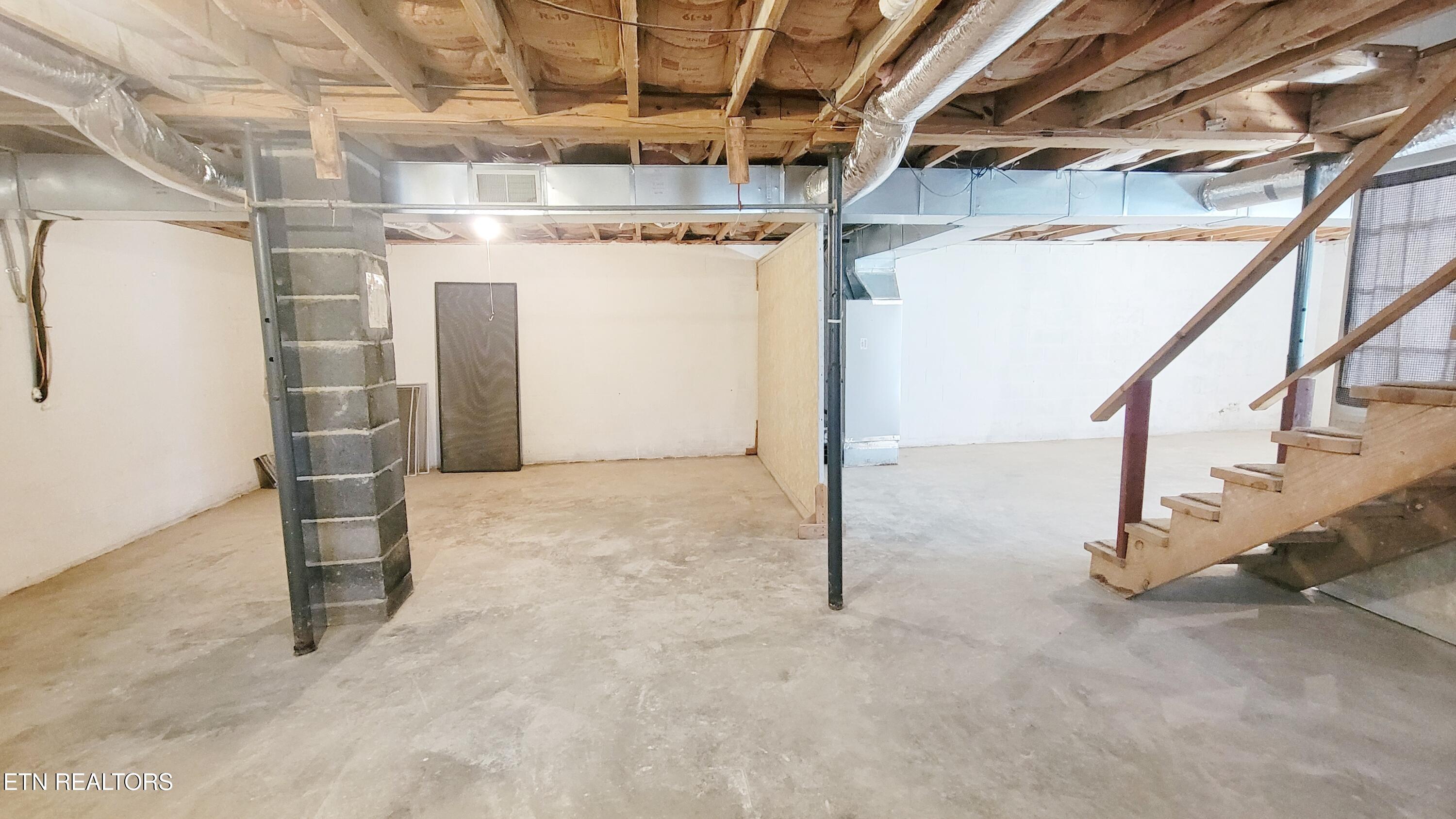 35 McDonald Road Midway, TN 37809 - Photo 20 of 30 LARGE LAUNDRY ROOM