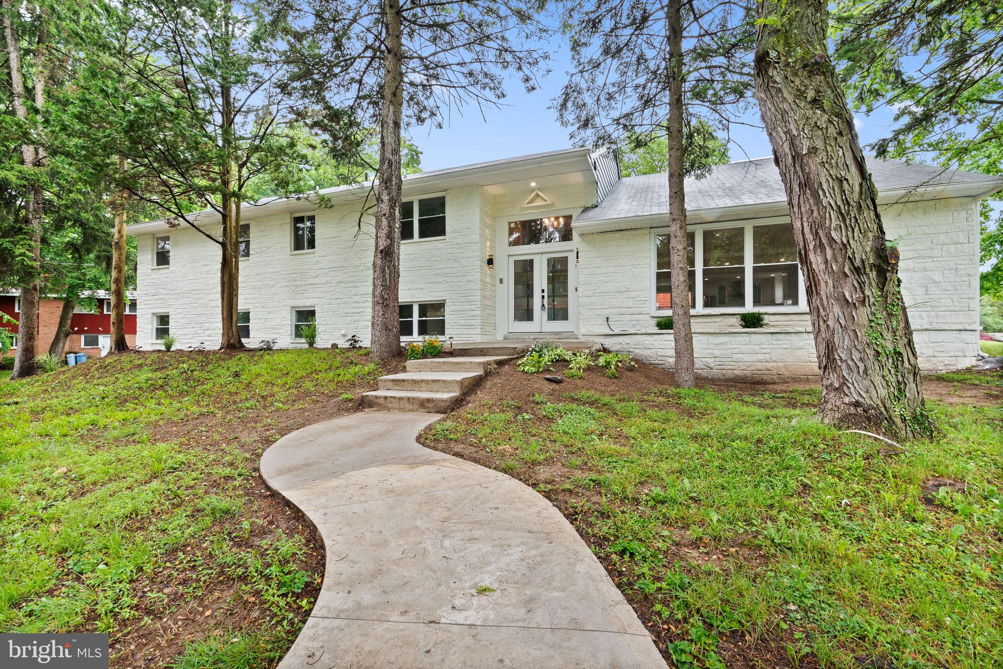 111 Yew Road Cheltenham, PA 19012 - Photo 2 of 38