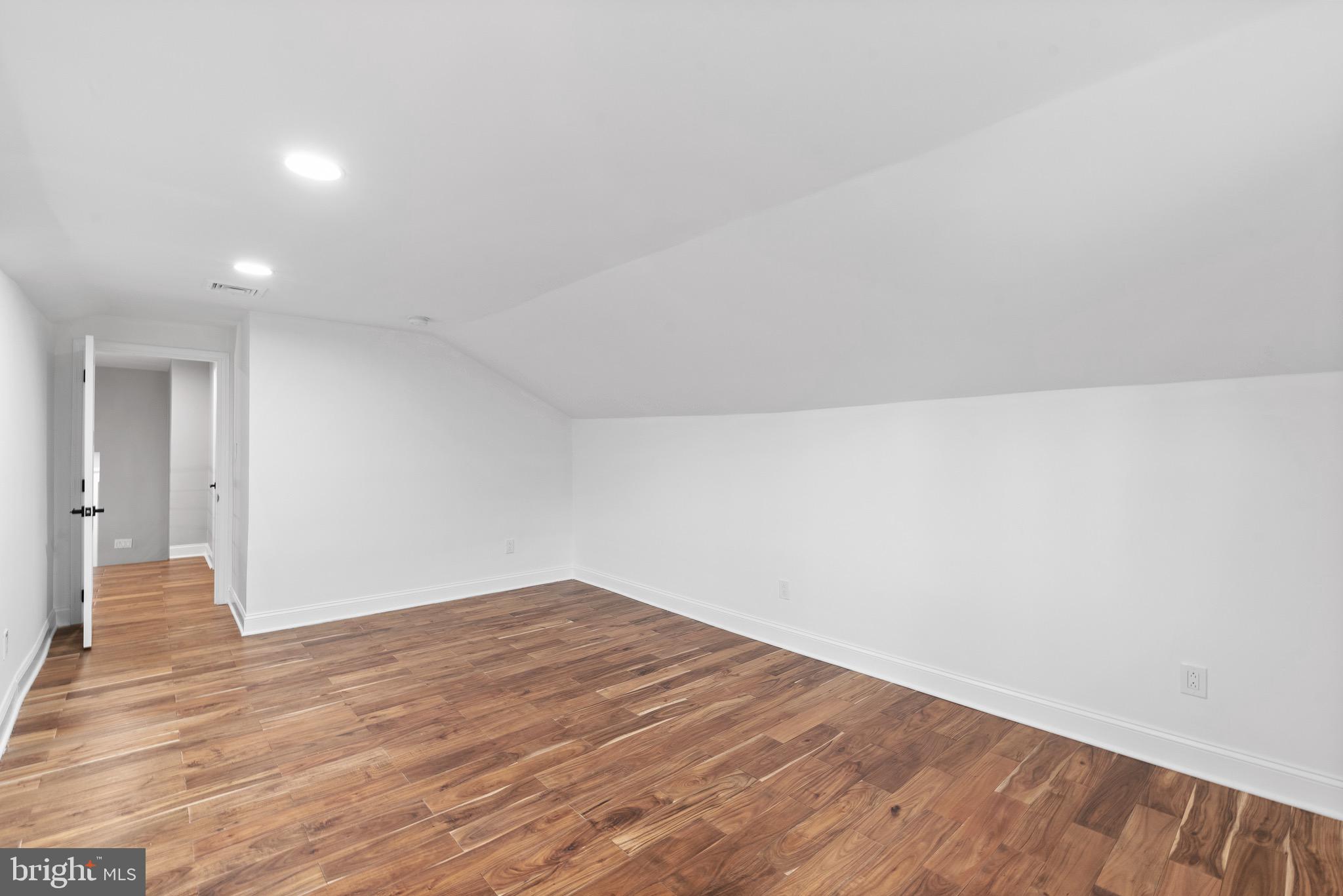 111 Yew Road Cheltenham, PA 19012 - Photo 27 of 38
