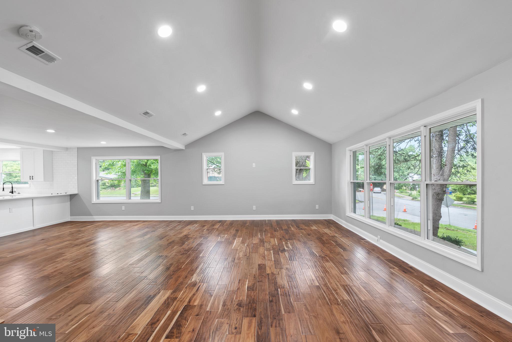 111 Yew Road Cheltenham, PA 19012 - Photo 4 of 38