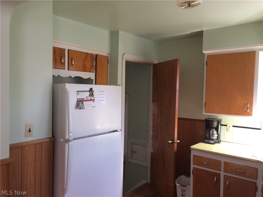 6121 Manchester Road Parma, OH 44129 - Photo 4 of 19