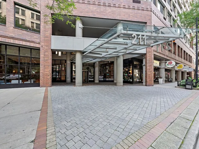 $3,900 | 211 East Ohio Street, Unit 307, Chicago, IL 60611