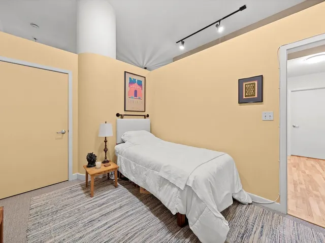 $3,900 | 211 East Ohio Street, Unit 307, Chicago, IL 60611