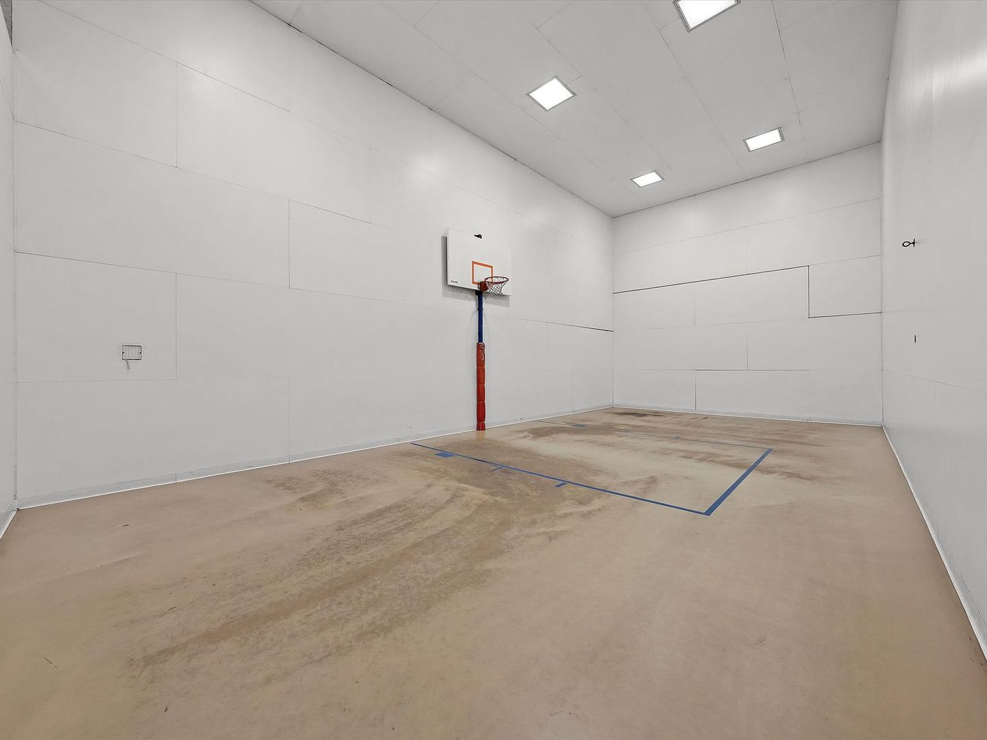 211 East Ohio Street, Unit 307 Chicago, IL 60611 - Photo 23 of 30 a view of a room with gym equipment