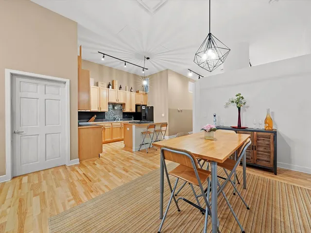 $3,900 | 211 East Ohio Street, Unit 307, Chicago, IL 60611