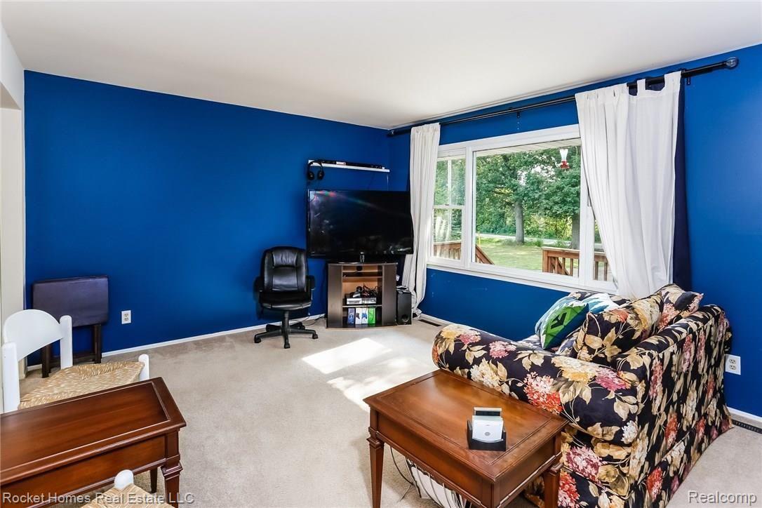 9397 Irish Road Goodrich, MI 48438 - Photo 2 of 24 007-Living_Room-4589306-medium.jpg